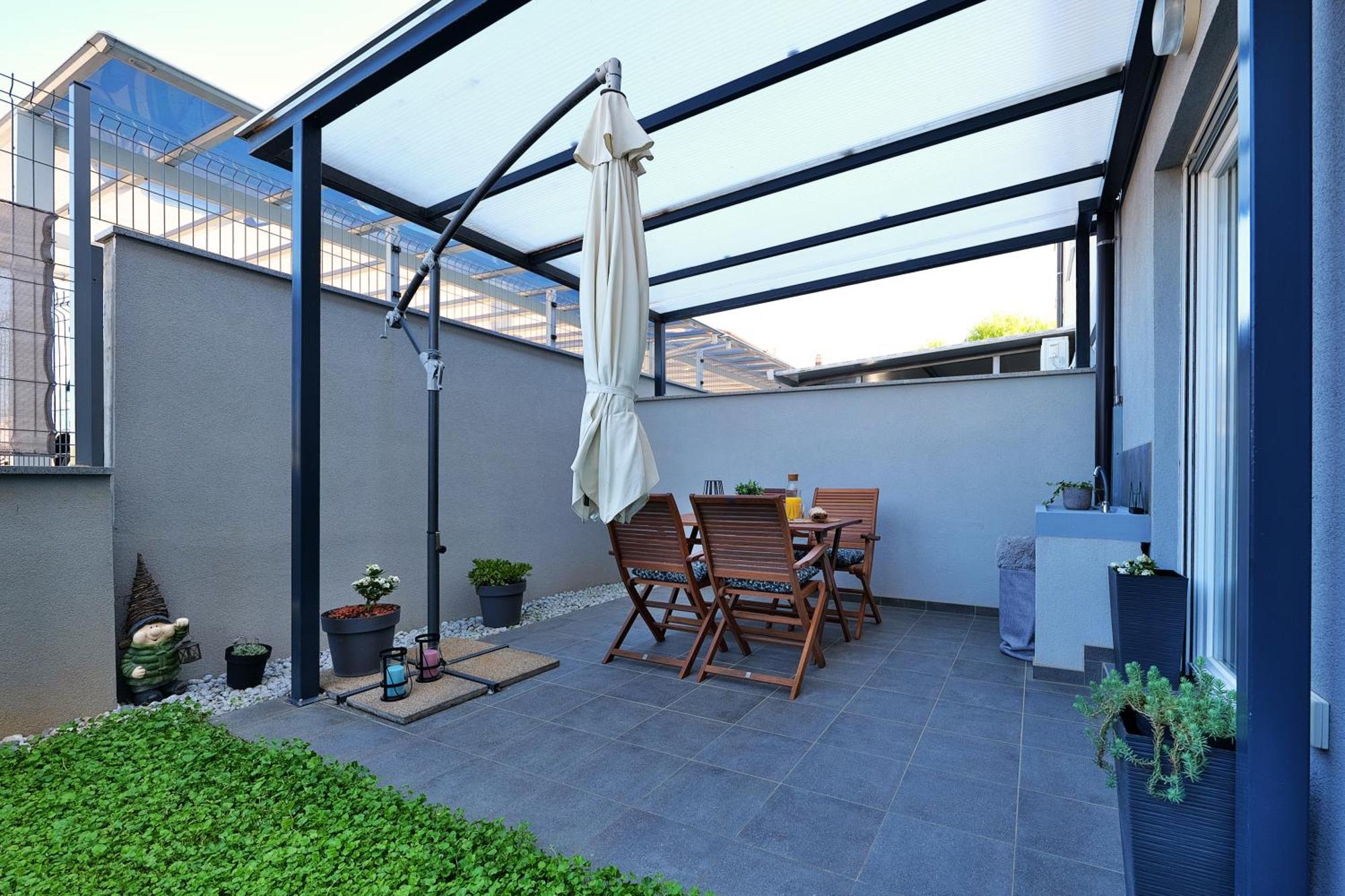 Apartman Aria *